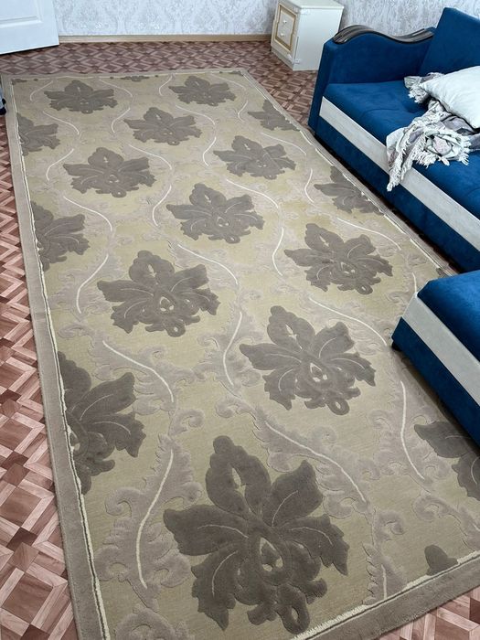 Продам ковёр коричневого цвета