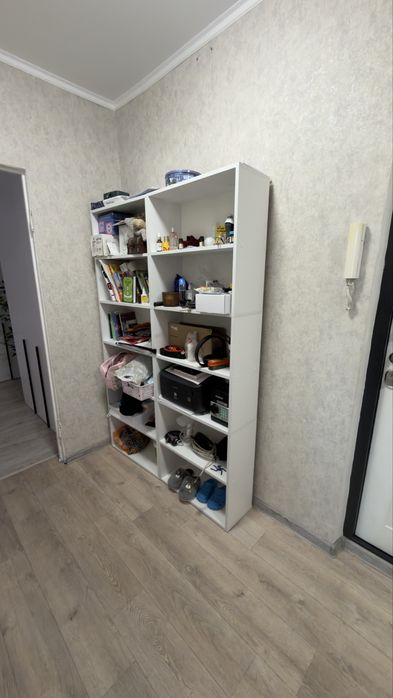 Стеллажи две штуки