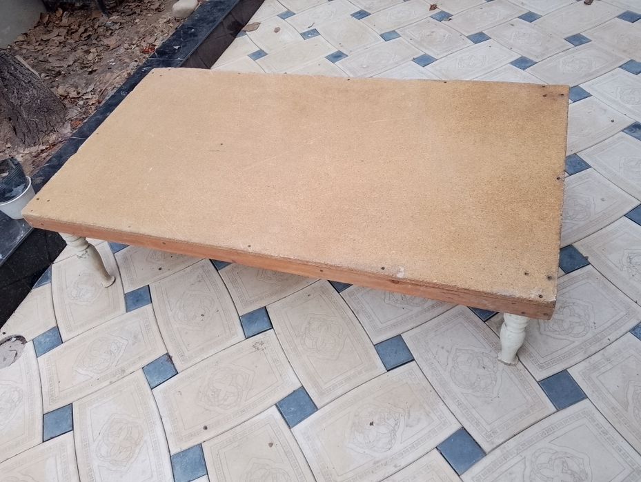 Продается стол "ХОНТАХТА" 4 штуки в хорошем состоянии