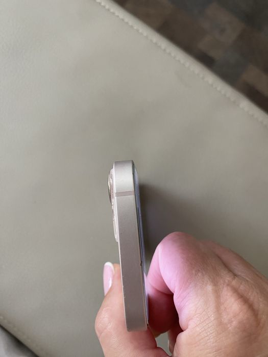 Iphone 13 mini бледо розов почти бял