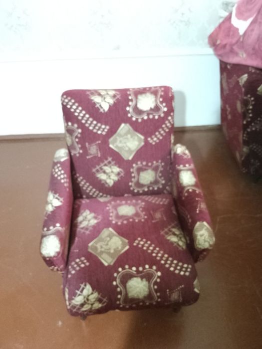 1  стенка. 1 шифонер  1. Диван  2 кресло