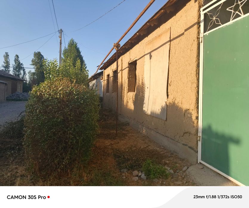 Toshkent viloyati Yangiyoʻl tumanida uyni yarmi sotiladi 4sotx