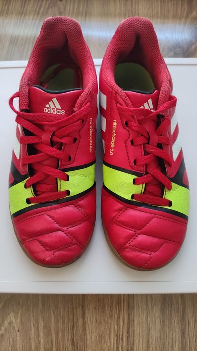 Адидас футболни маратонки 35 номер