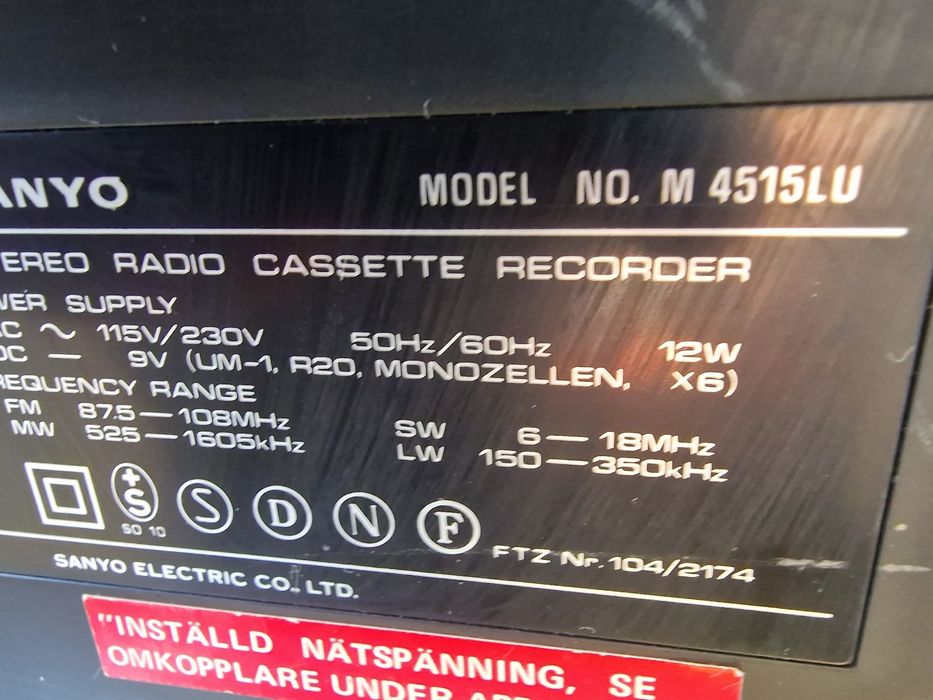 Radiocasetofon SANYO,made in Japan,functional,radio 4 benzi
