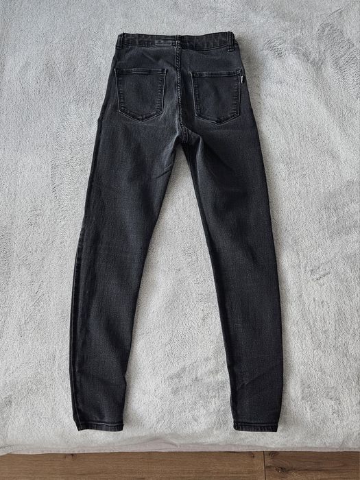 Черни тесни дънки (еластични)