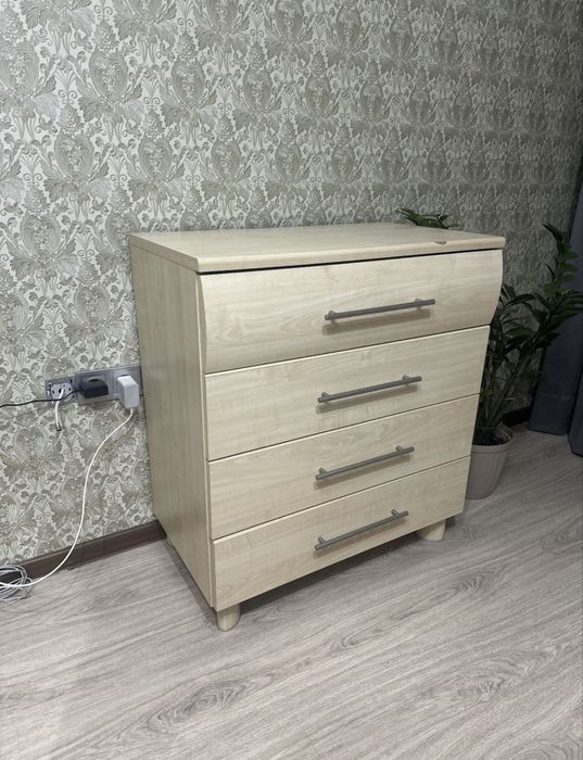 Срочно камод с зеркалом