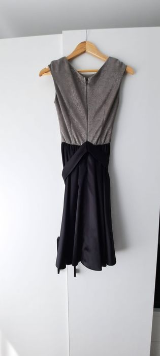 Vând rochie neagră cu argintiu