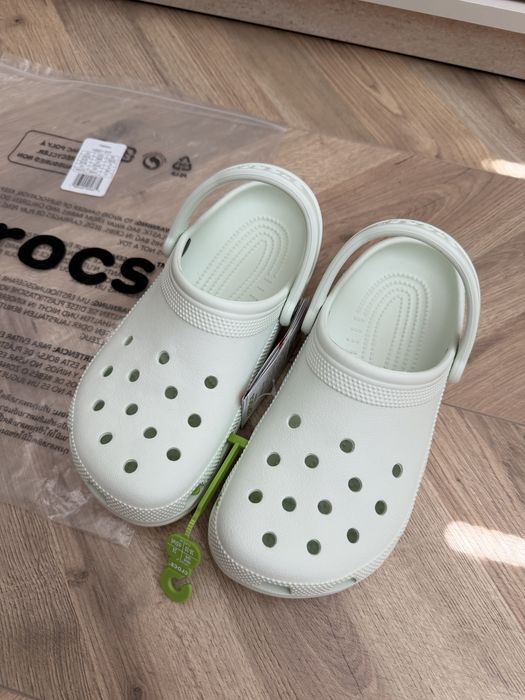 Чехли Crocs в ментов цвят