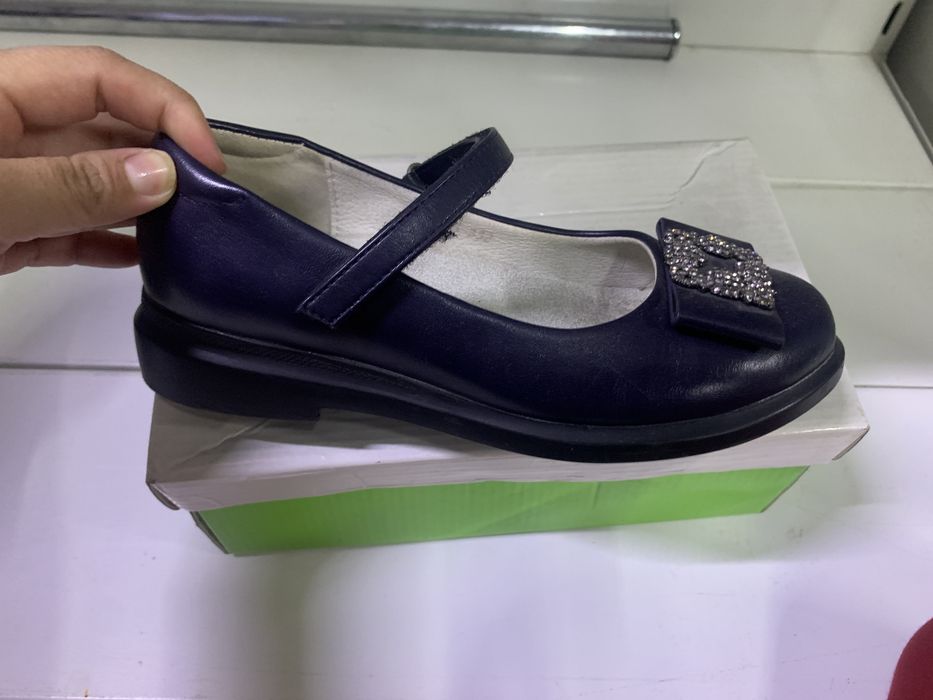 Туфли школьные синего цвета 32 р