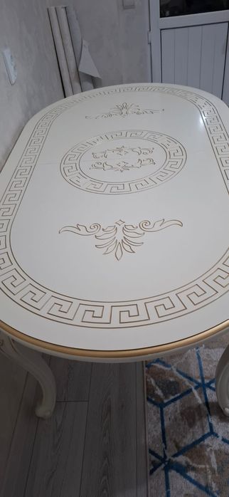 Кухонный стол в идеальном состоянии.