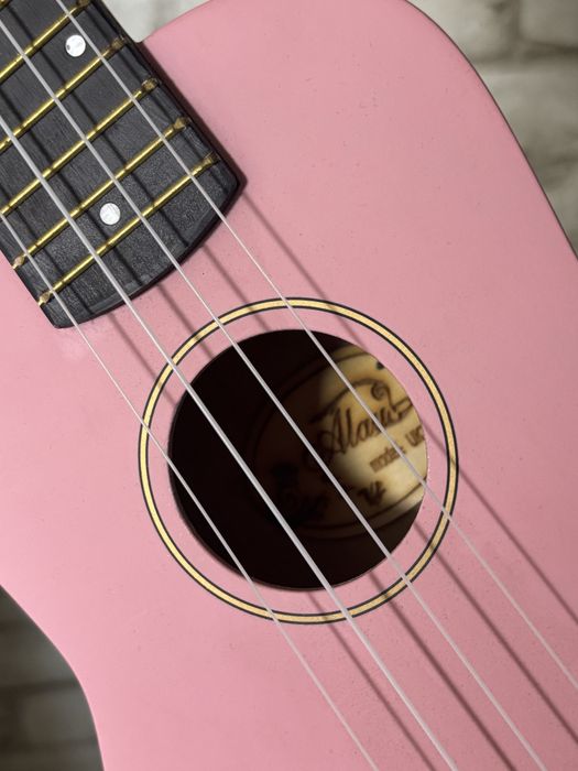 Укулеле Alau, розовая