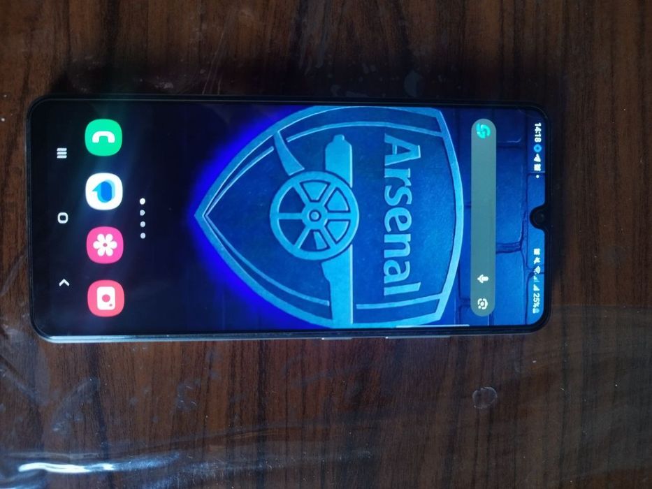 A 32 telefon  karobka dakument bor zaryadi zo'r radnoy zaryadchik bor