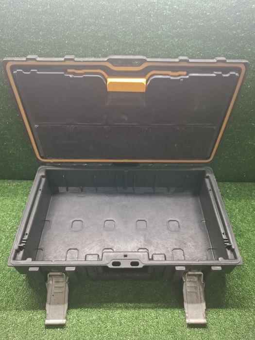 Куфари на DeWALT