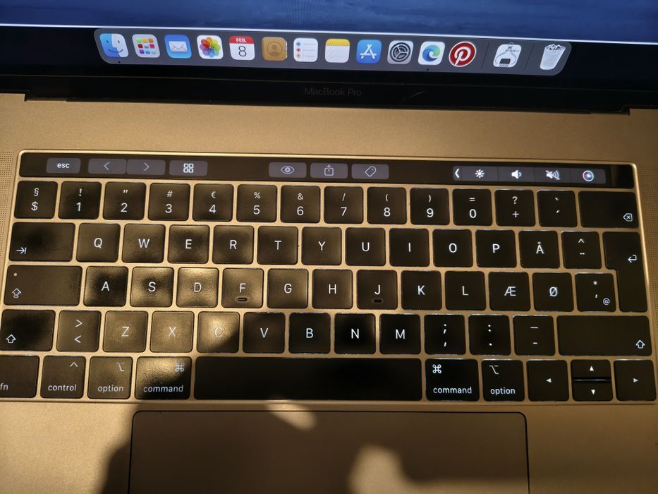 MacBook Pro A1990 2019