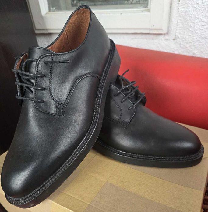 Pantofi eleganti din piele, talpa foarte rezistenta de crep, marime 45