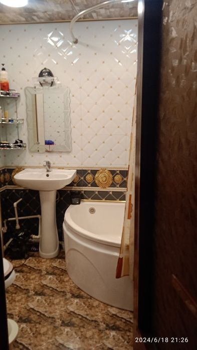 3 xonali uy sotiladi