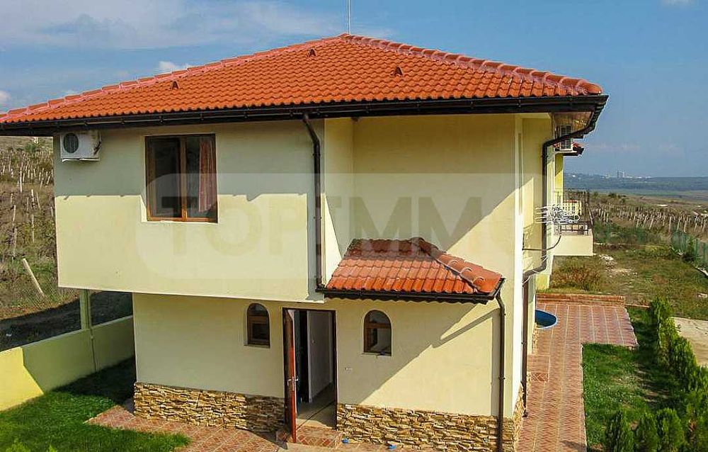 Къща с невероятна панорама близо до курорт Албена