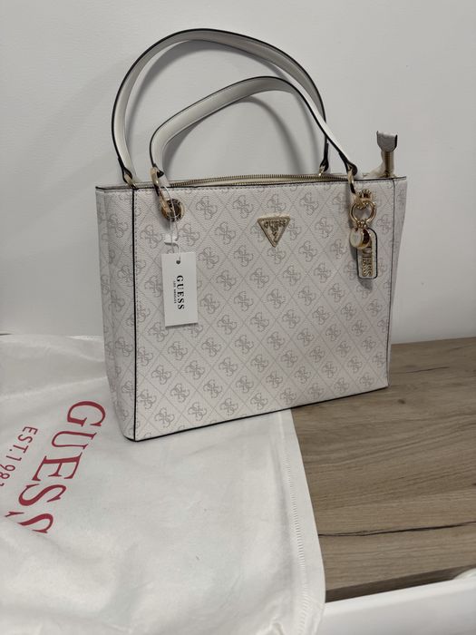 Чисто нова чанта guess с етикет