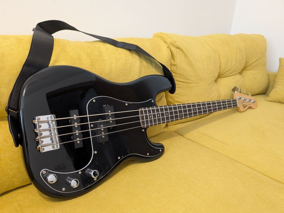 Set bass electric Squire Precision si amplificator - set sau separat