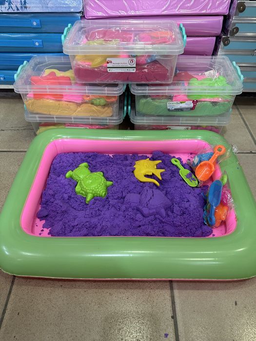 Кинетический песок для детей 2 кг + бассейн и формa Castrum Toys