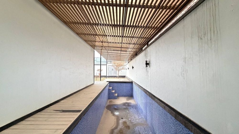 Ховли уй сотилади