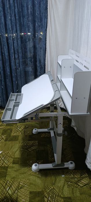 Продам детский письменный стол -38000