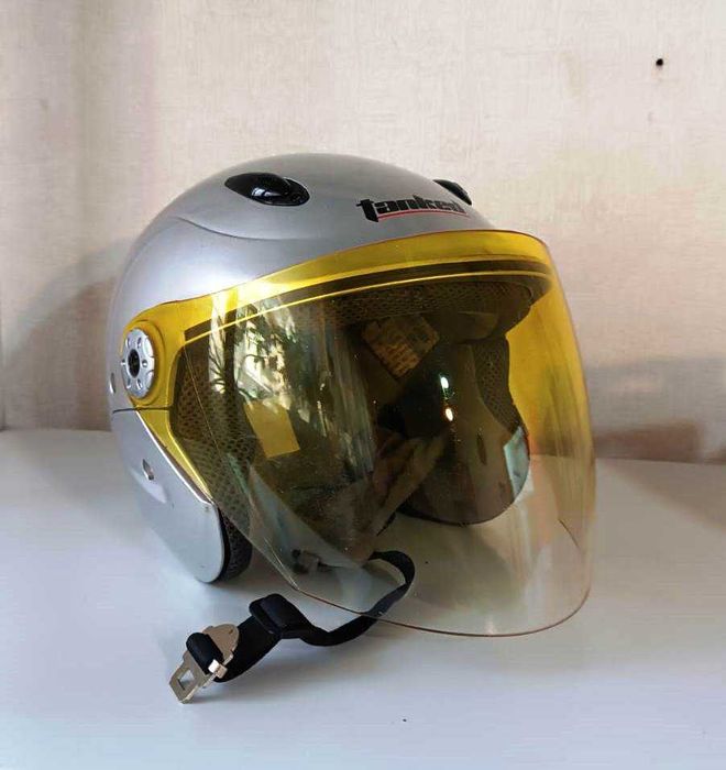 Мотоциклетный шлем М размер (каска)