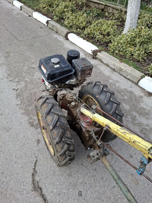 Продавам мотоблок Кохлер 9.5 конски сили с фреза и ремарке