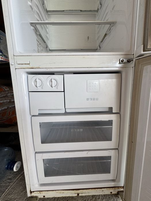 Продавам хладилник Samsung