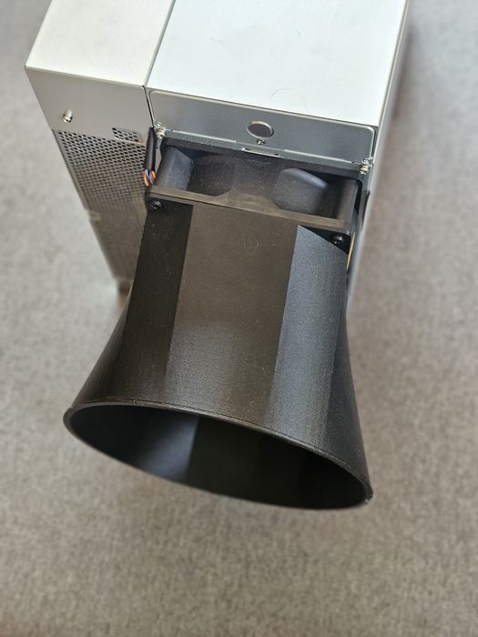 Antminer S19 / S21 Fan Cover 8" – адаптер за 2x12 см вентилатори към 8" (200 мм) въздуховод