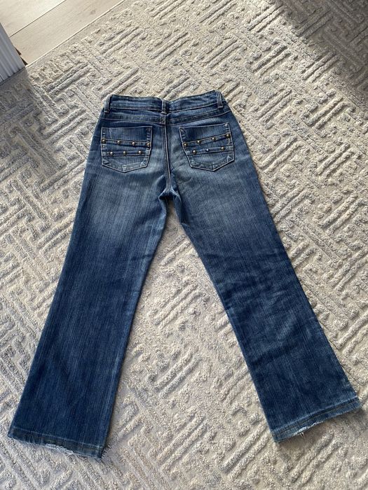 Джинсы стильные.