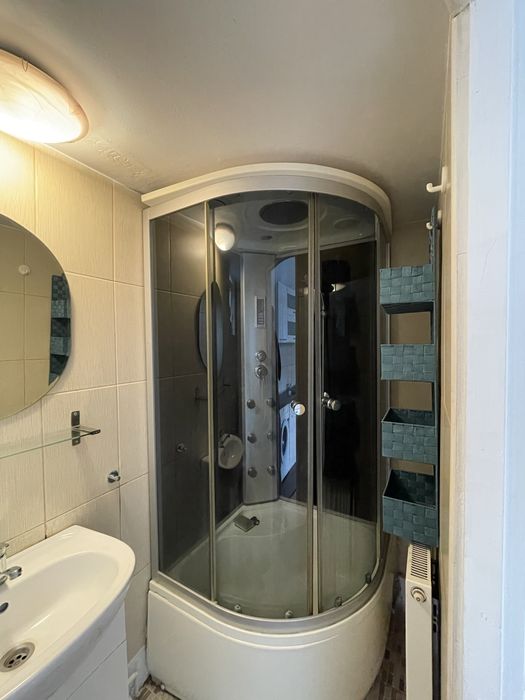 Inchiriez garsoniera aproape  de  Colina