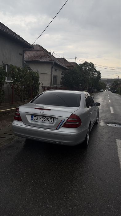 Dezmembrez Mercedes w211