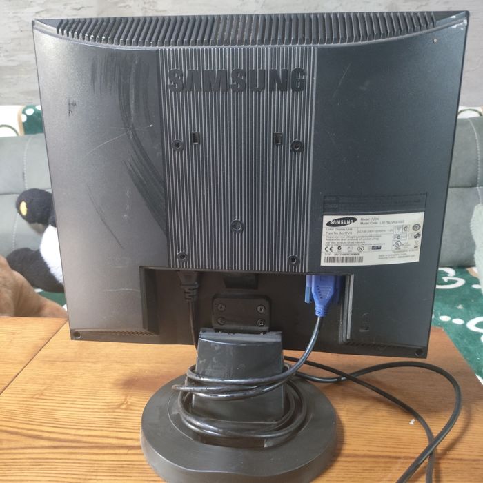 Монмтор Samsung.