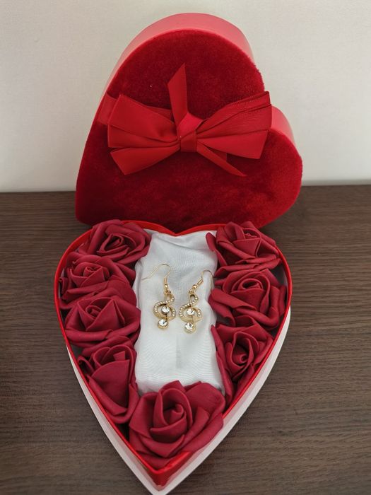 Аранжировки различни видове и великденски венец