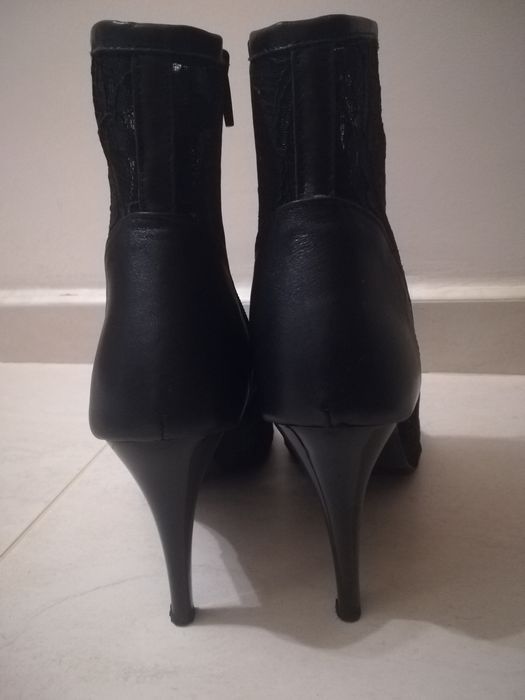 Продавам Дамски боти