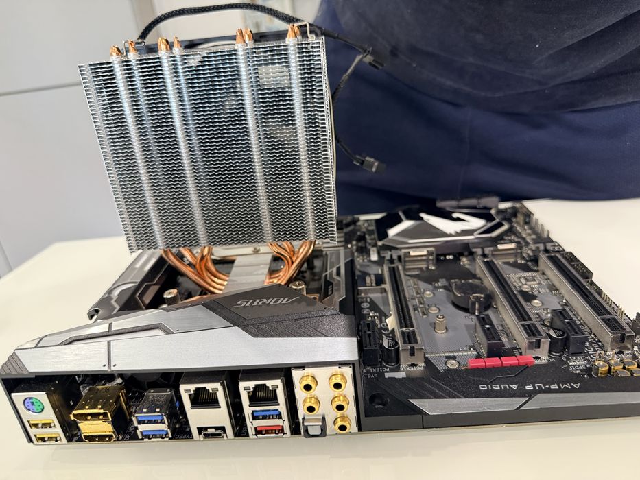 intel i5 8500+Aorus Gigabyte Z370+Arctic Cooler