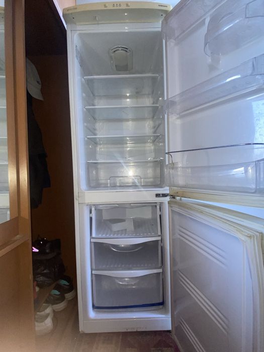 Холодильник продам срочно !!!