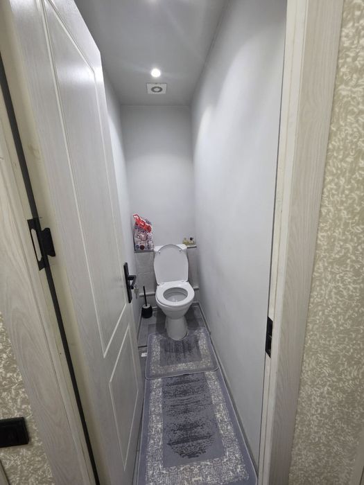 Продаётся 1в2/4/4 Юнусабад 18квл,кирпичный с евро ремонтом