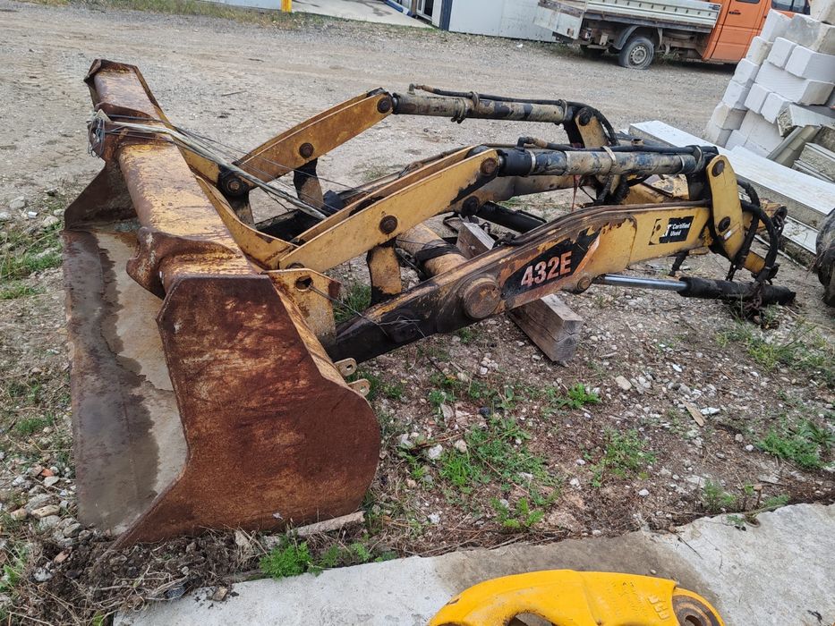 Brat fata cu cupa buldoexcavator Caterpillar 432E 2008