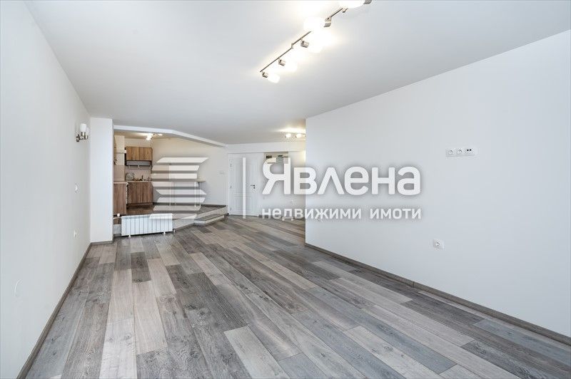 Луксозен, необзаведен !