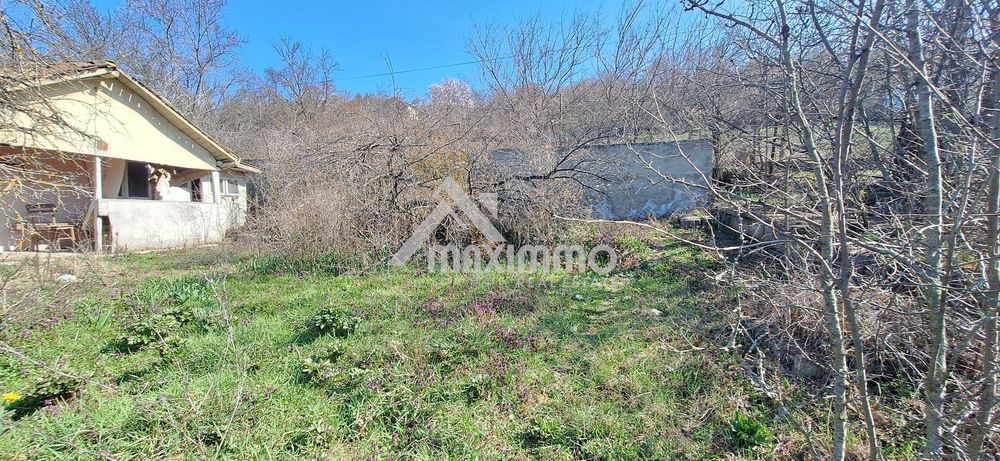 Парцел в Варна-м-т Планова площ 1140 цена 95000