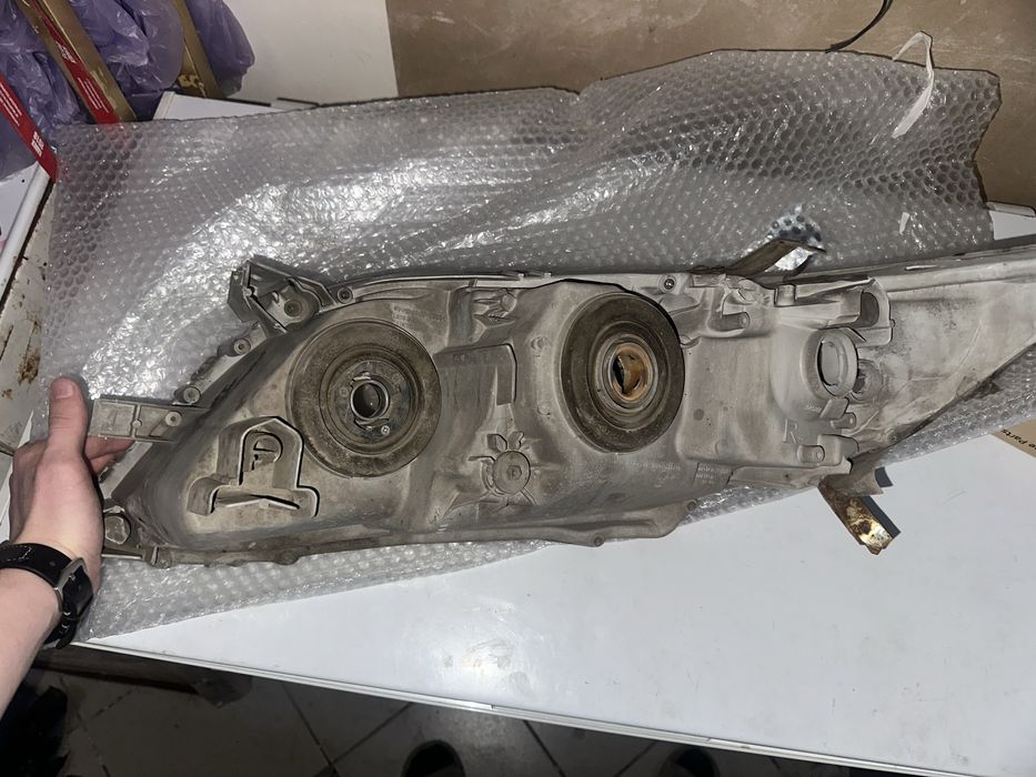 пара фар от камри 40