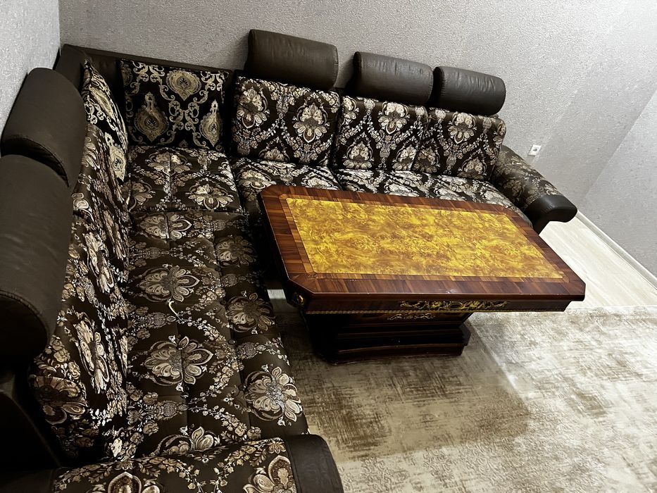 Продается уголок, мягкий диван со столом