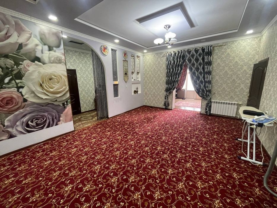 Ҳовлили уй сотилади