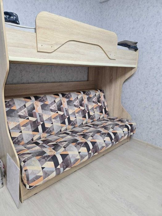 Двухъярусная кровать с диваном