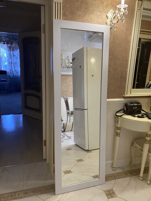 Продам зеркало белое напольное