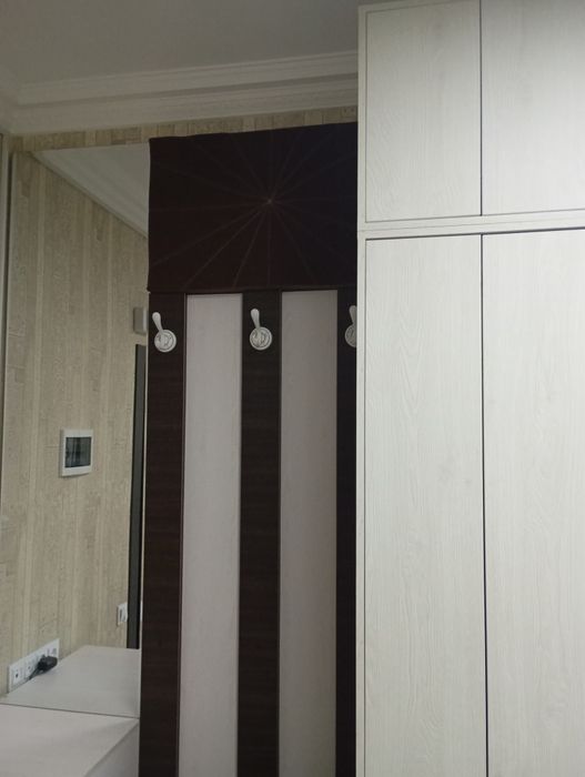 Продаеться уголок шкаф