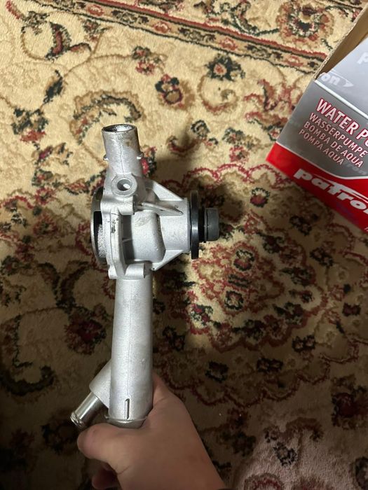 Помпа Mercedes Benz w202