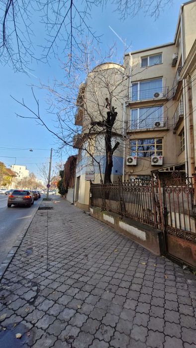 PROPRIETAR Inchiriere birou stradal 80 mp, Regina Maria – Unirii